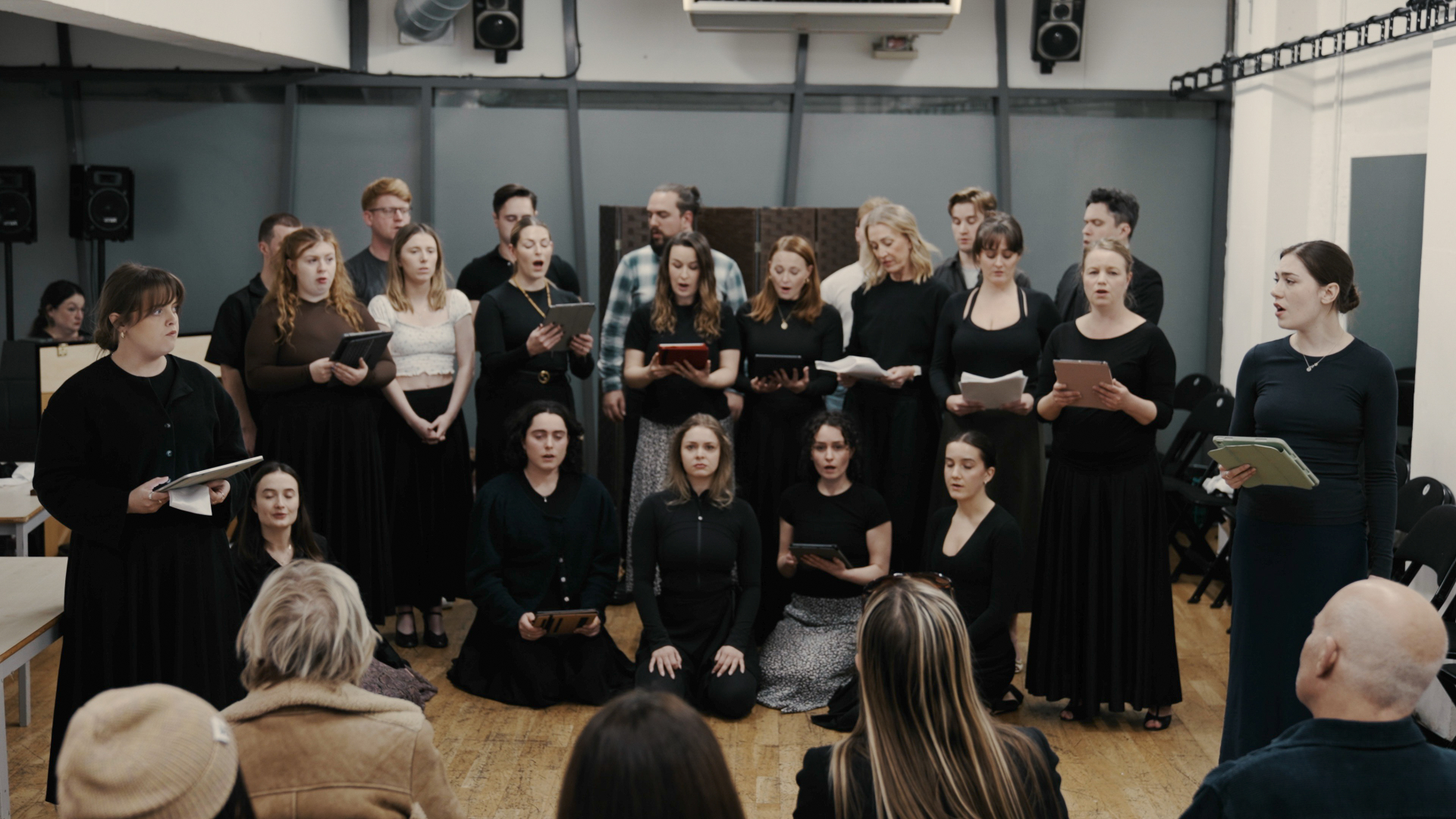 Full ensemble cast performance